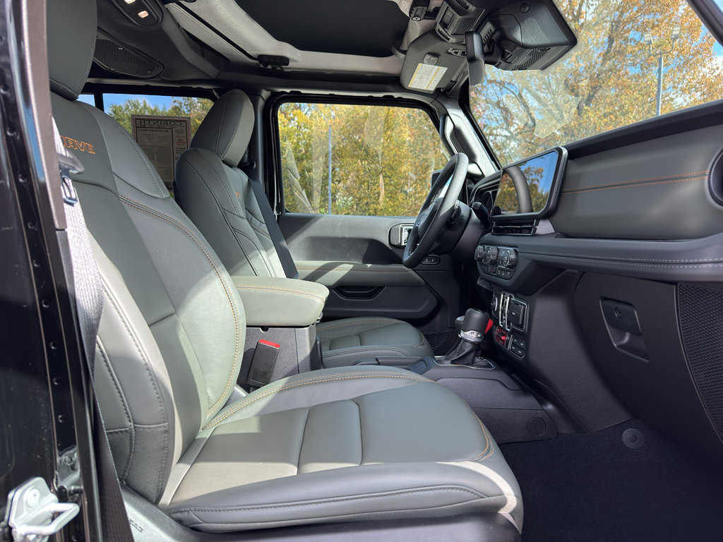 Used 2025 Jeep Gladiator Mojave image 14