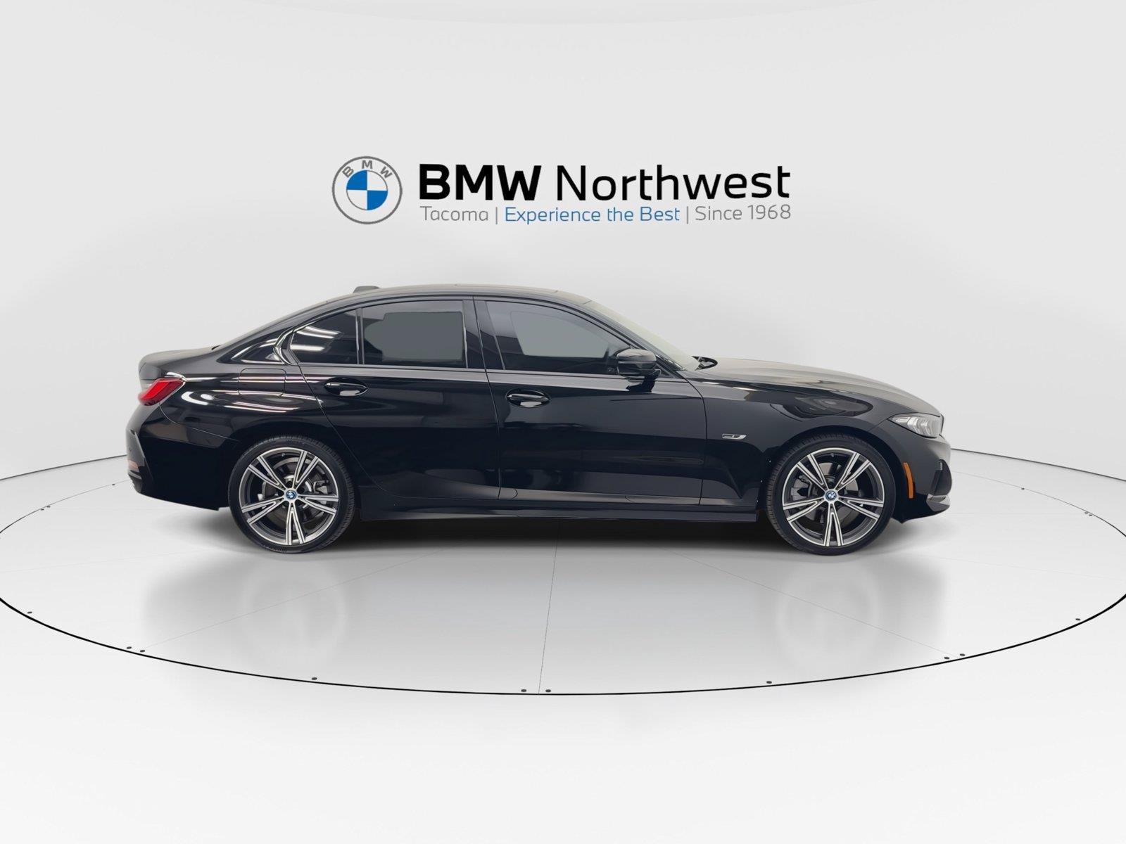 Used 2023 BMW 330e w/ Premium Package RWD image 5