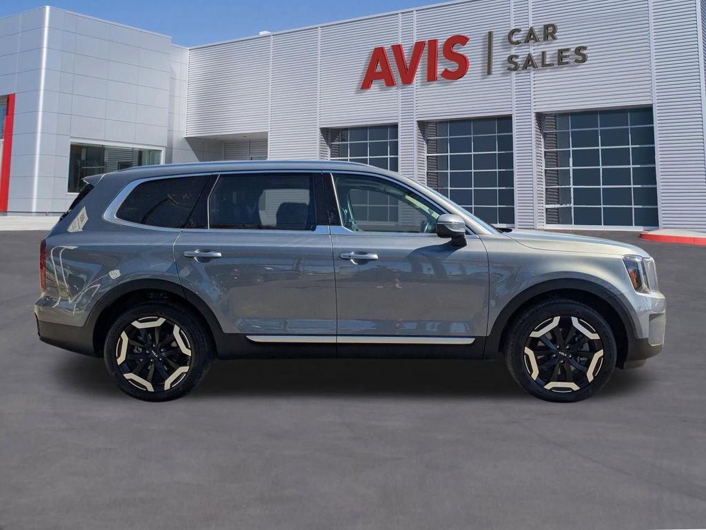 Used 2025 Kia Telluride S image 7