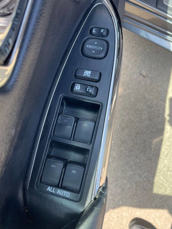 Used 2013 Toyota Avalon Limited image 18