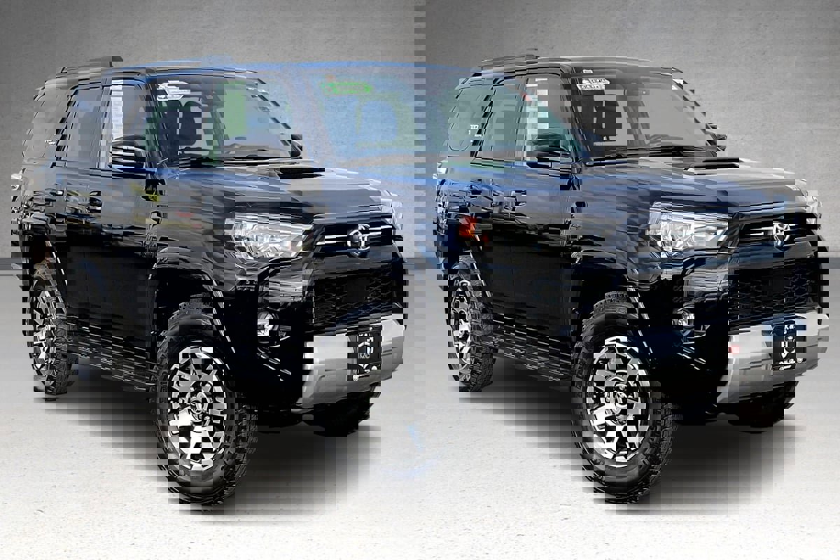 Used 2024 Toyota 4Runner TRD Off-Road image 2