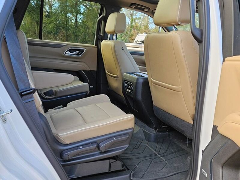 Used 2021 Chevrolet Tahoe Premier w/ Premium Package image 15