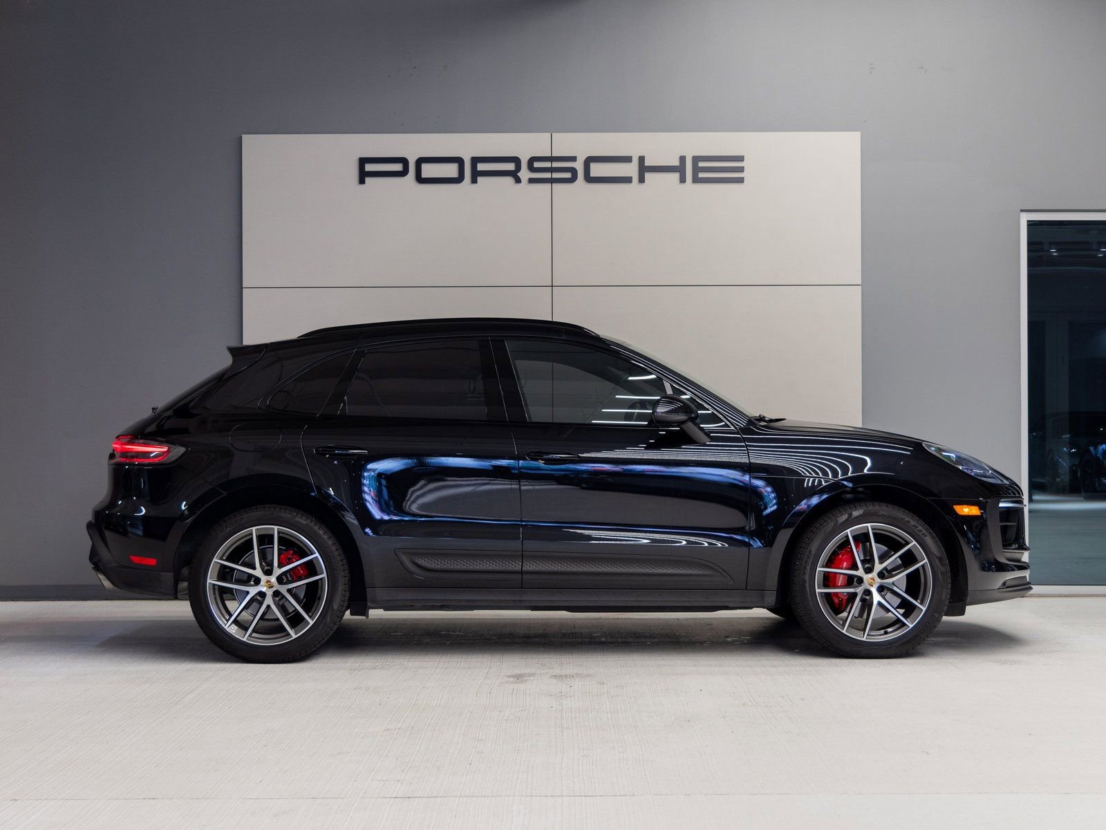 Certified 2023 Porsche Macan S image 8