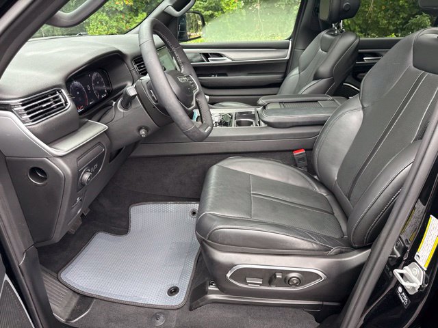 Used 2025 Jeep Wagoneer 4WD w/ Premium Group I image 13