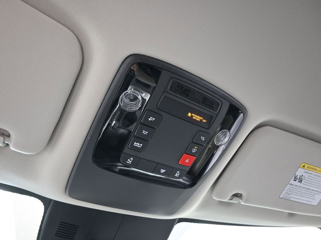 Used 2025 Kia Carnival image 19