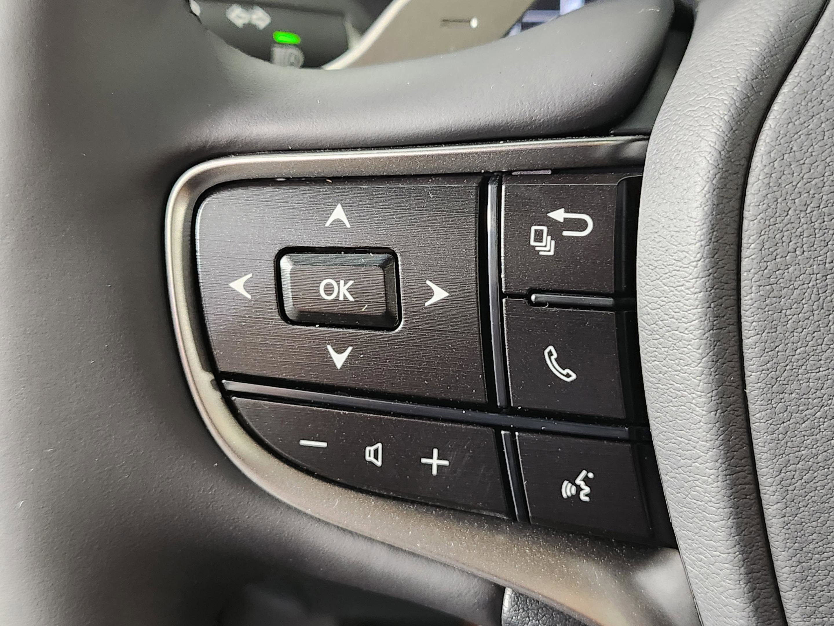 New 2025 Lexus ES 300h w/ Premium Package image 21