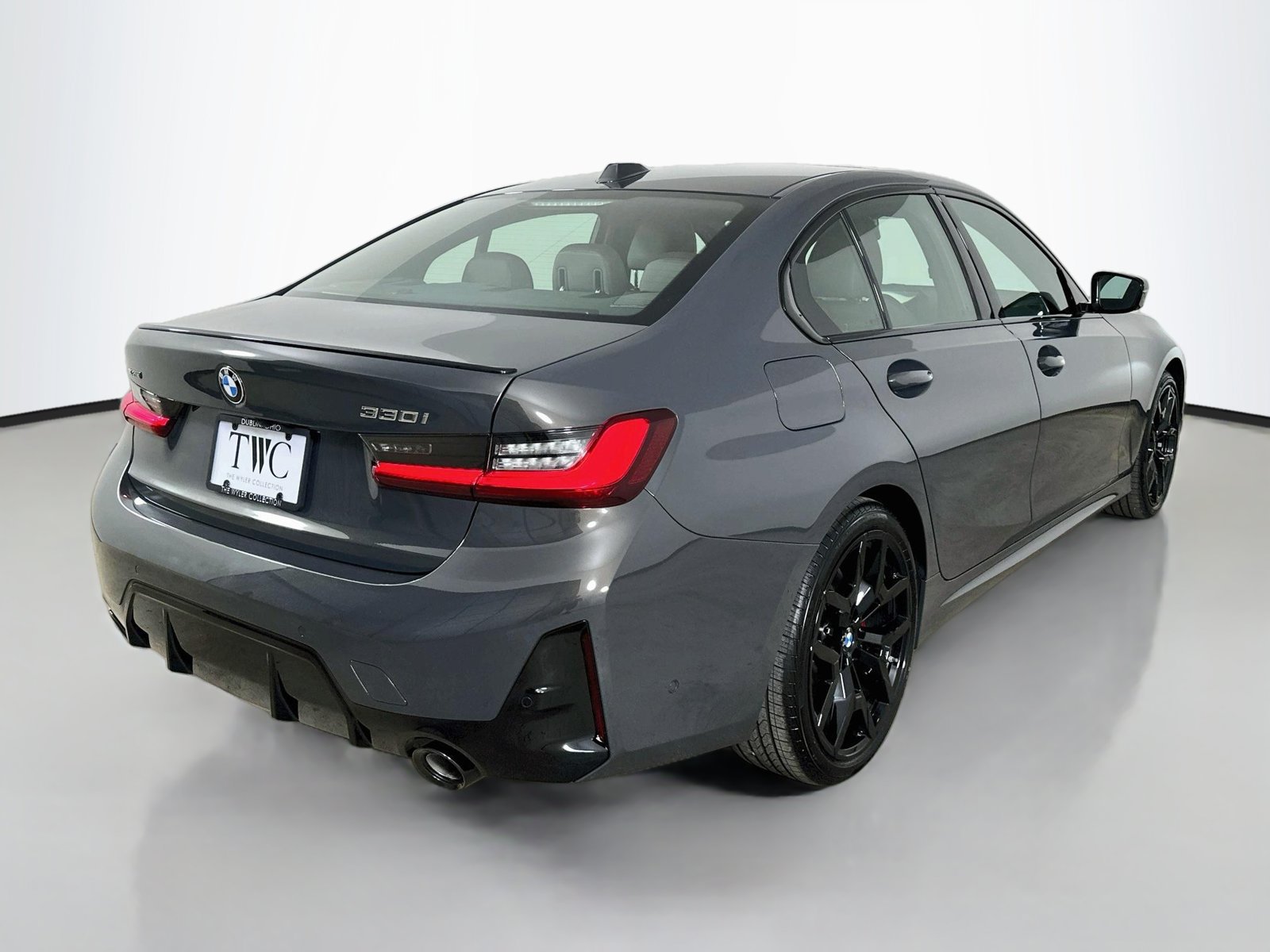 New 2026 BMW 330i xDrive Sedan w/ M Sport Package AWD/4WD image 5