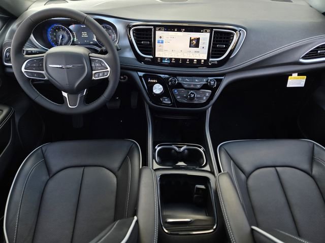 New 2026 Chrysler Pacifica Limited FWD image 19