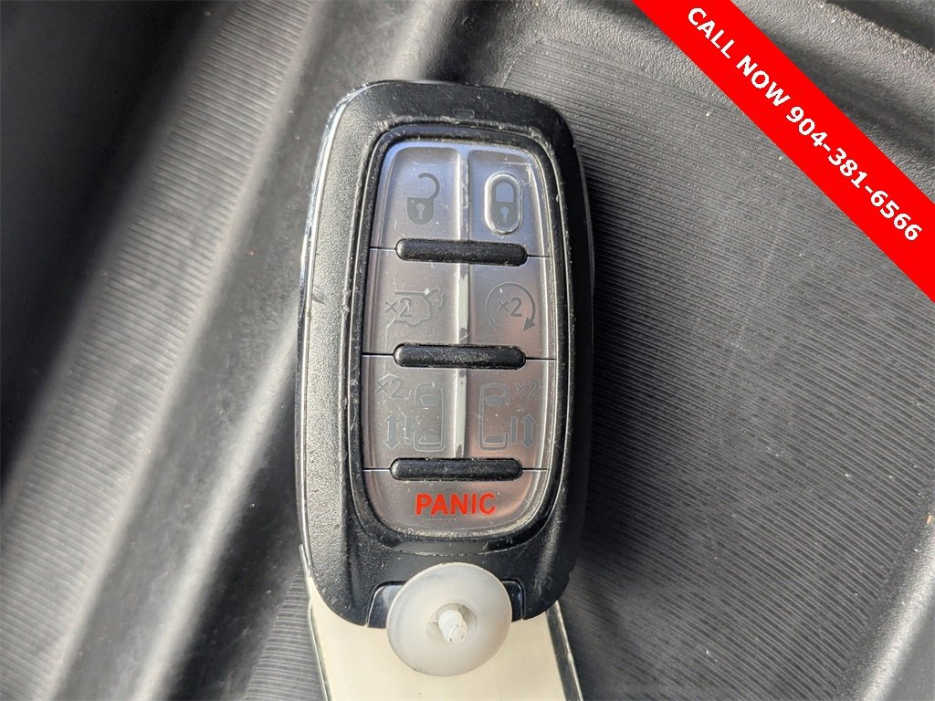 Used 2020 Chrysler Pacifica Touring-L image 32