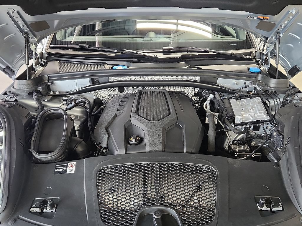 Certified 2026 Porsche Macan AWD/4WD image 29