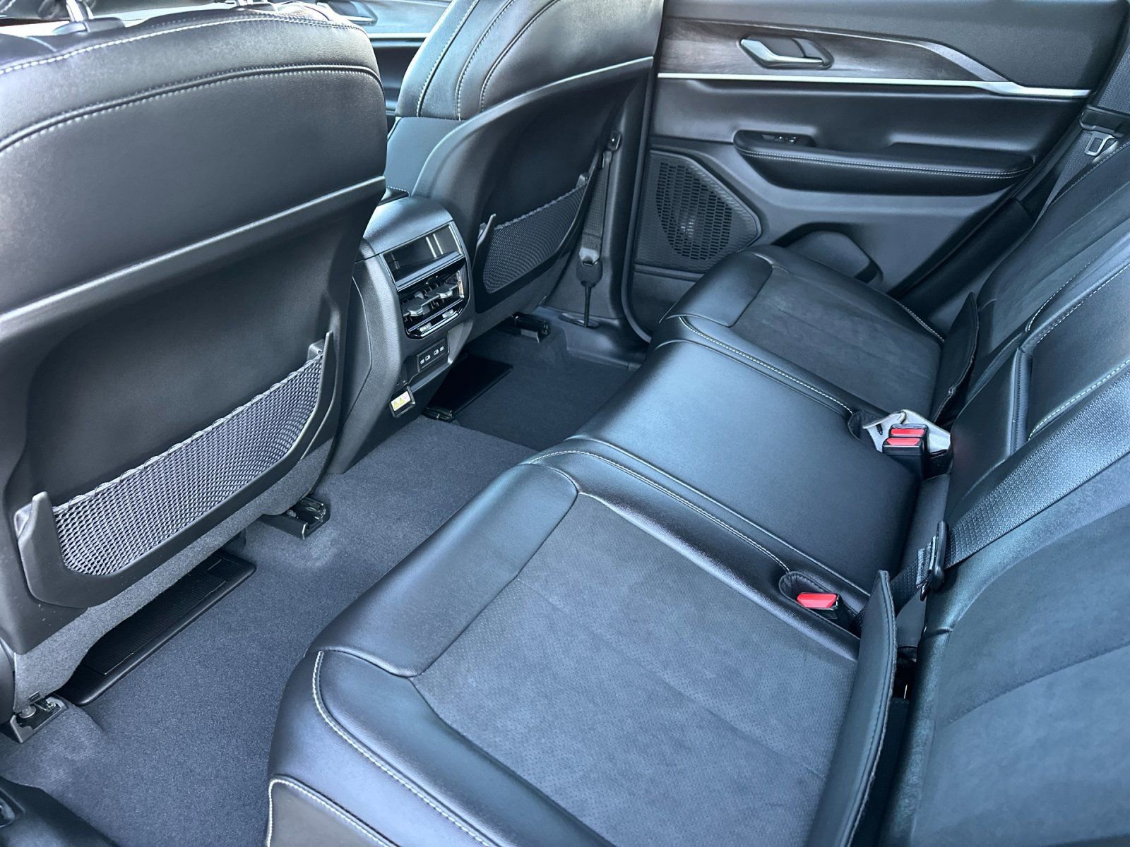 New 2026 Jeep Grand Cherokee Altitude AWD/4WD image 11