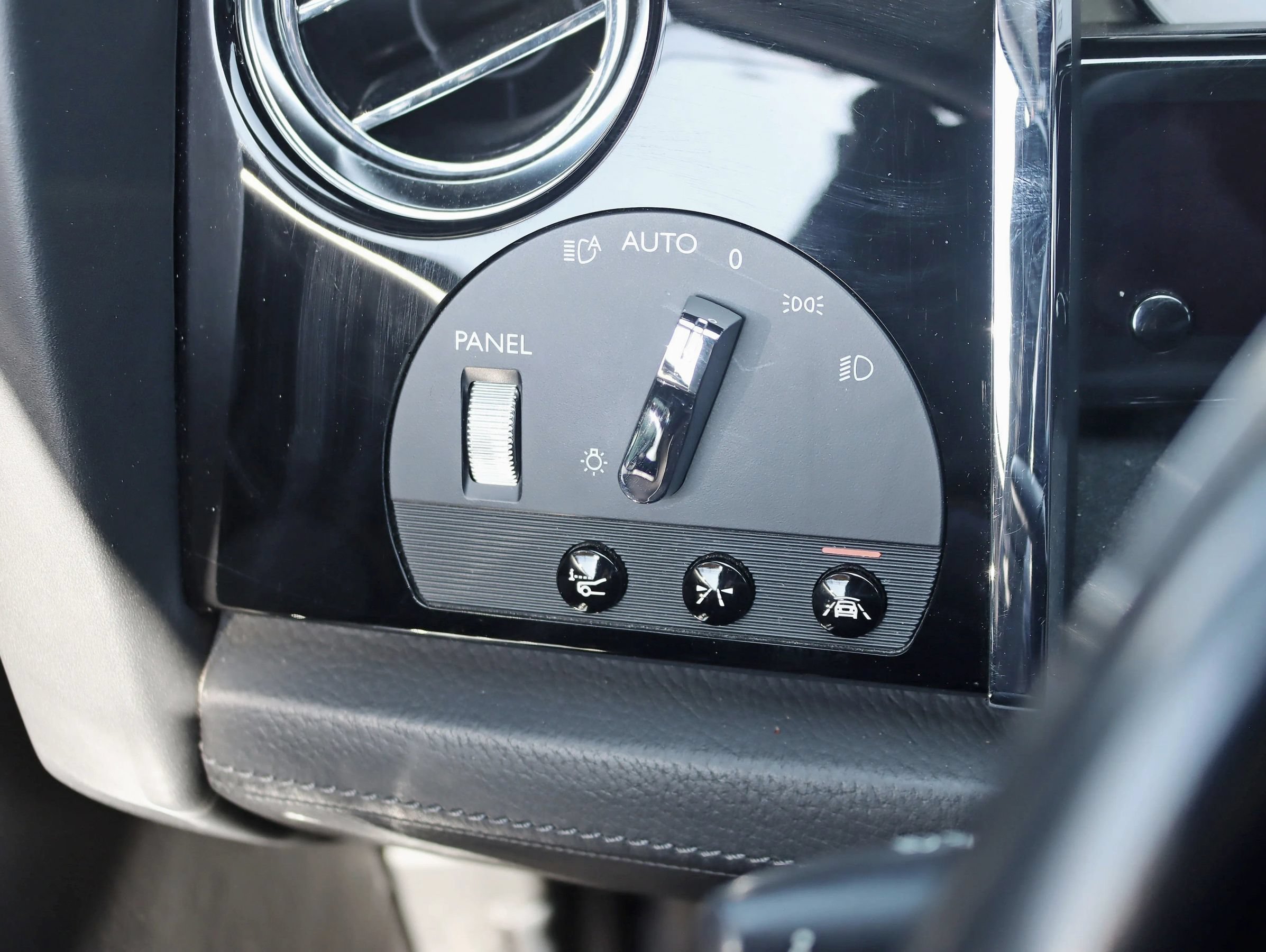 Used 2015 Rolls-Royce Ghost RWD image 21