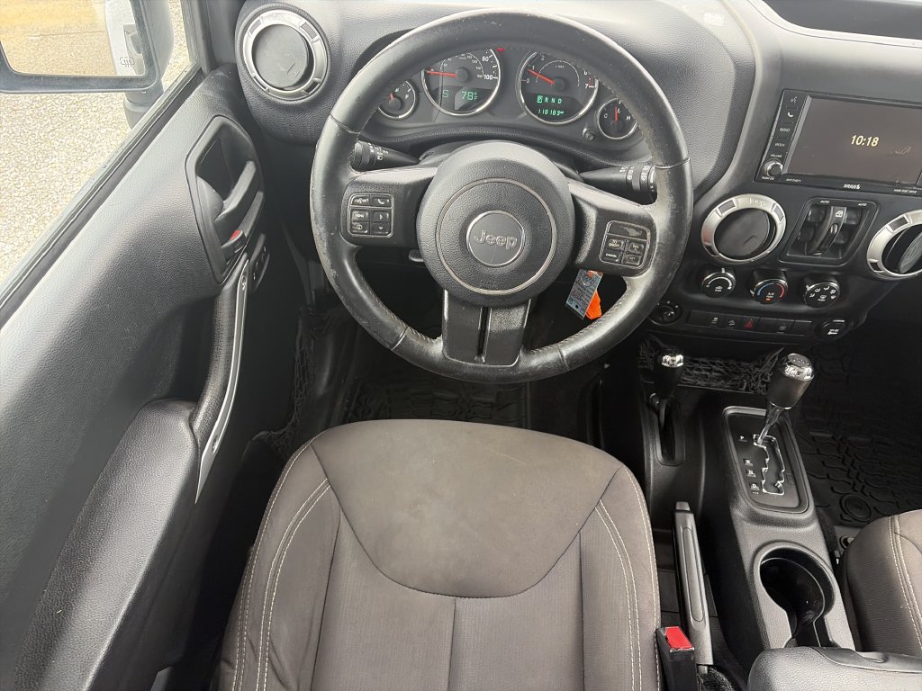 Used 2017 Jeep Wrangler Unlimited Sahara w/ Connectivity Group AWD/4WD image 14