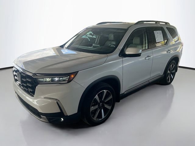 Used 2025 Honda Pilot Touring image 4