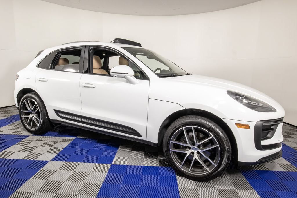 Used 2024 Porsche Macan AWD/4WD image 3