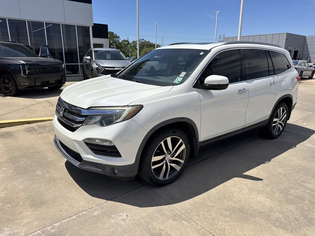 Used 2017 Honda Pilot Elite image 2