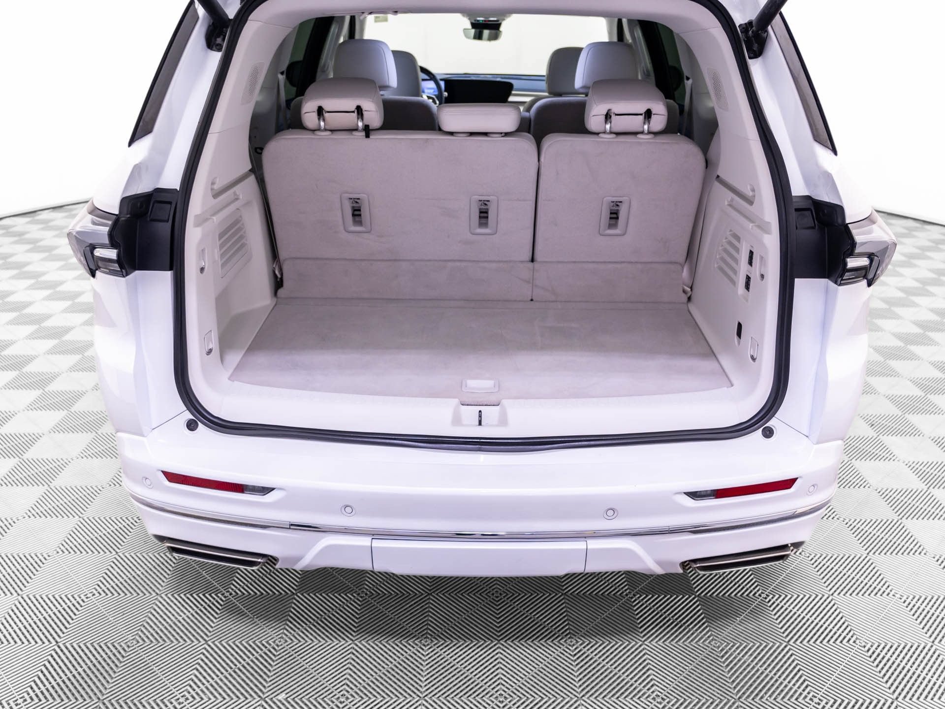Used 2025 Buick Enclave Avenir w/ Super Cruise Package AWD/4WD image 36
