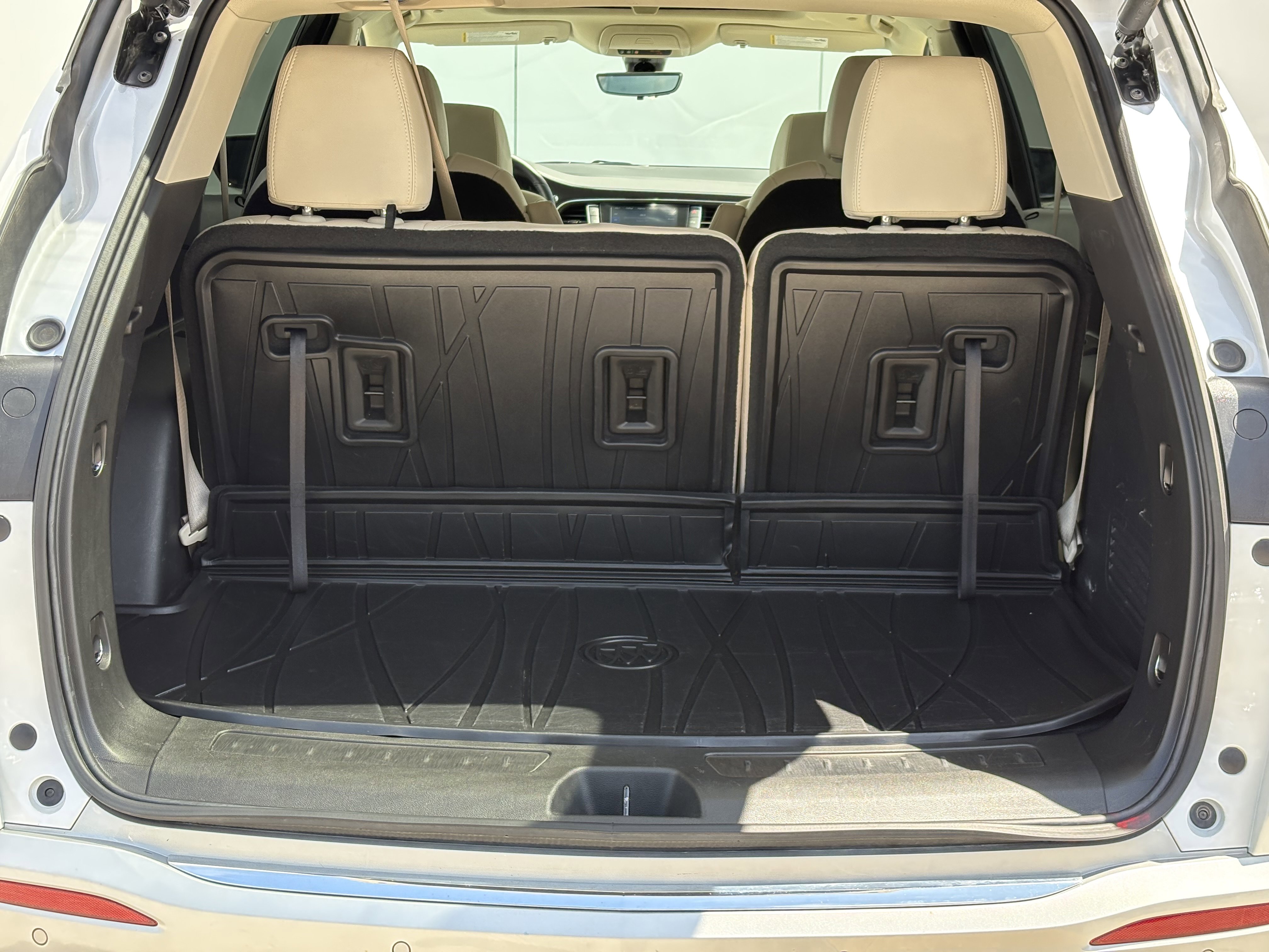 Used 2024 Buick Enclave Essence w/ Experience Buick Package AWD/4WD image 9