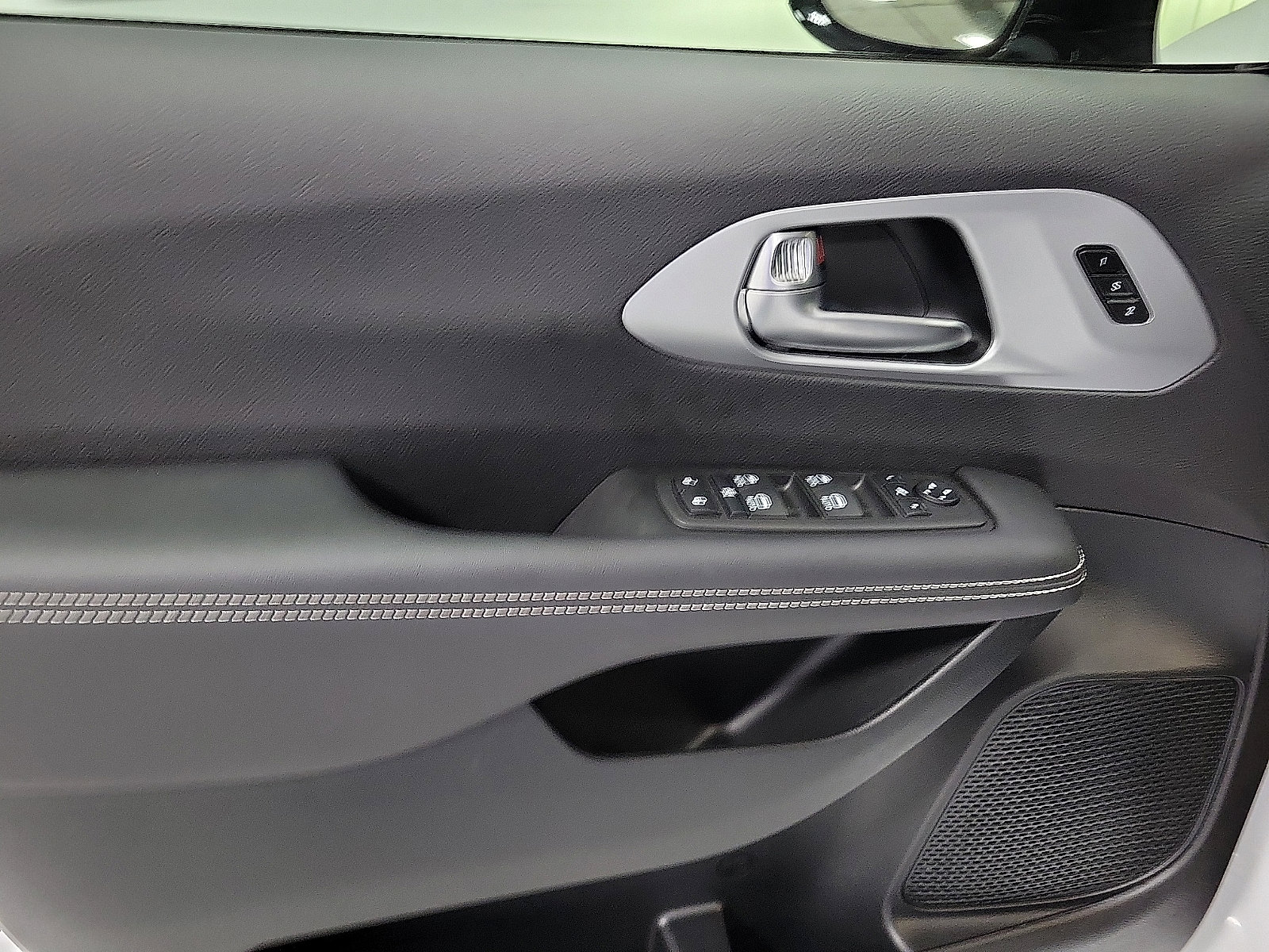 Used 2026 Chrysler Pacifica Limited w/ S Appearance Package image 12