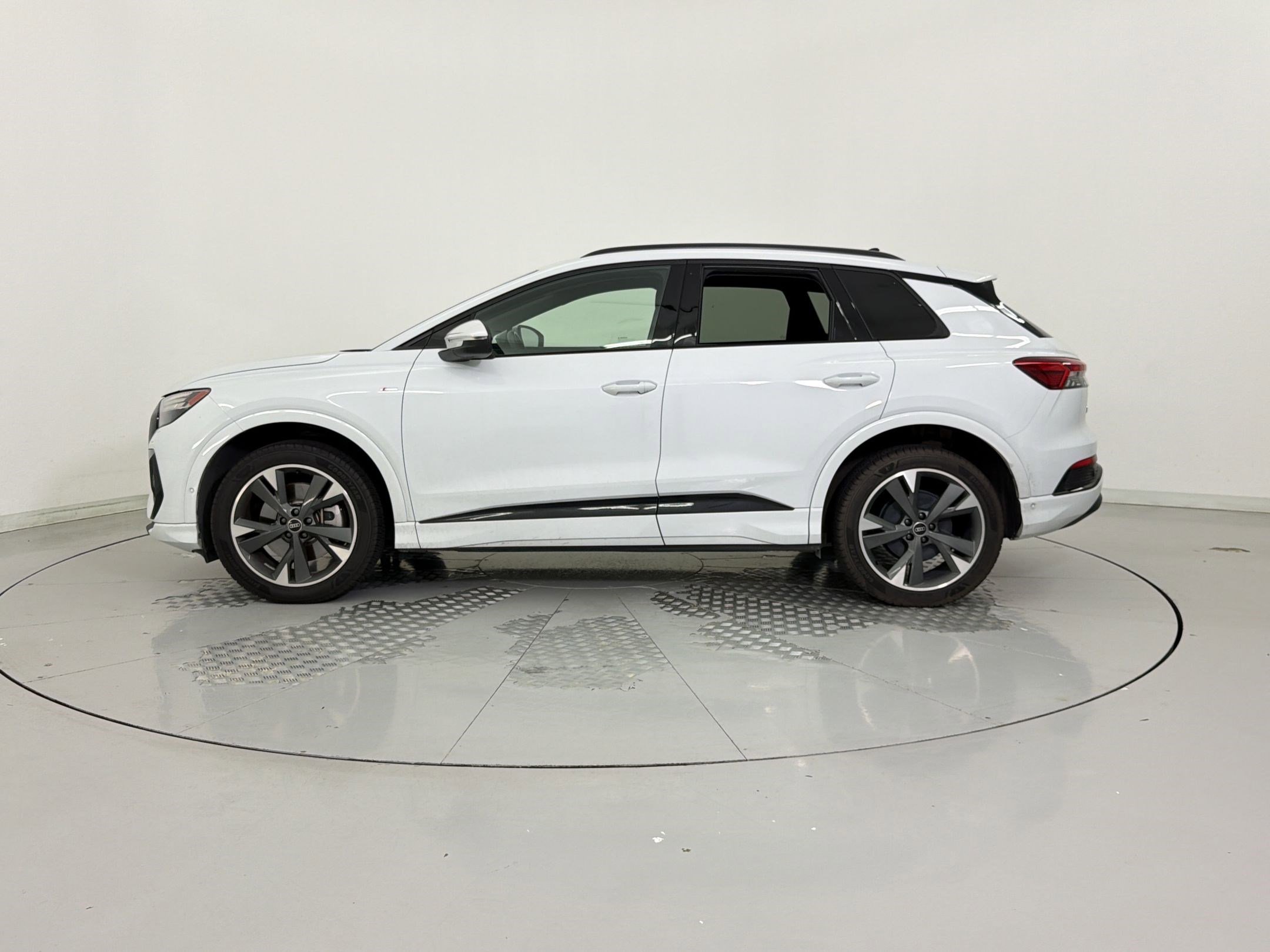 Used 2023 Audi Q4 e-tron Prestige w/ Black Optic Package AWD/4WD image 2