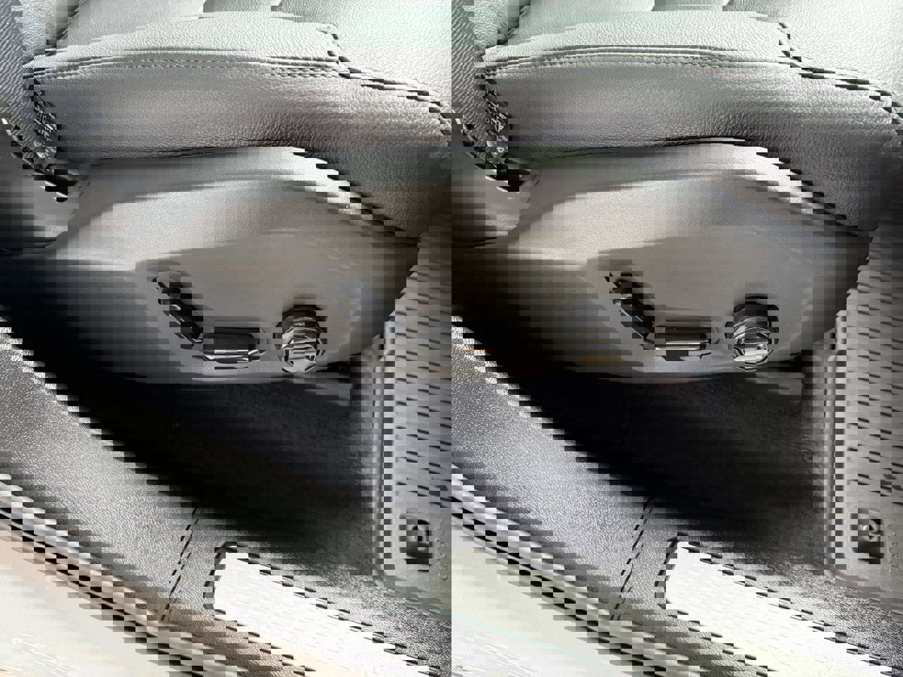 Used 2024 Volvo XC60 B5 Core image 35