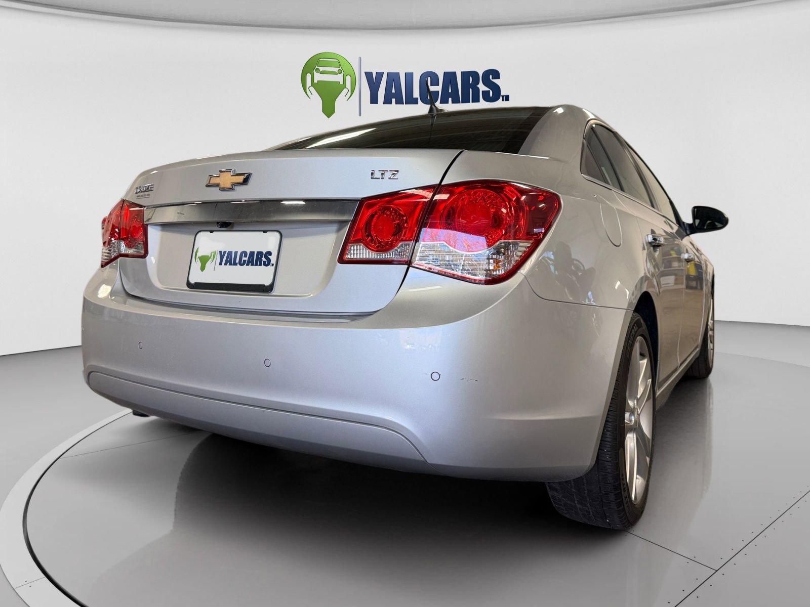 Used 2013 Chevrolet Cruze LTZ w/ Enhanced Safety Package FWD image 10