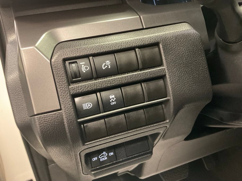 Used 2025 Toyota Tacoma SR5 AWD/4WD image 18