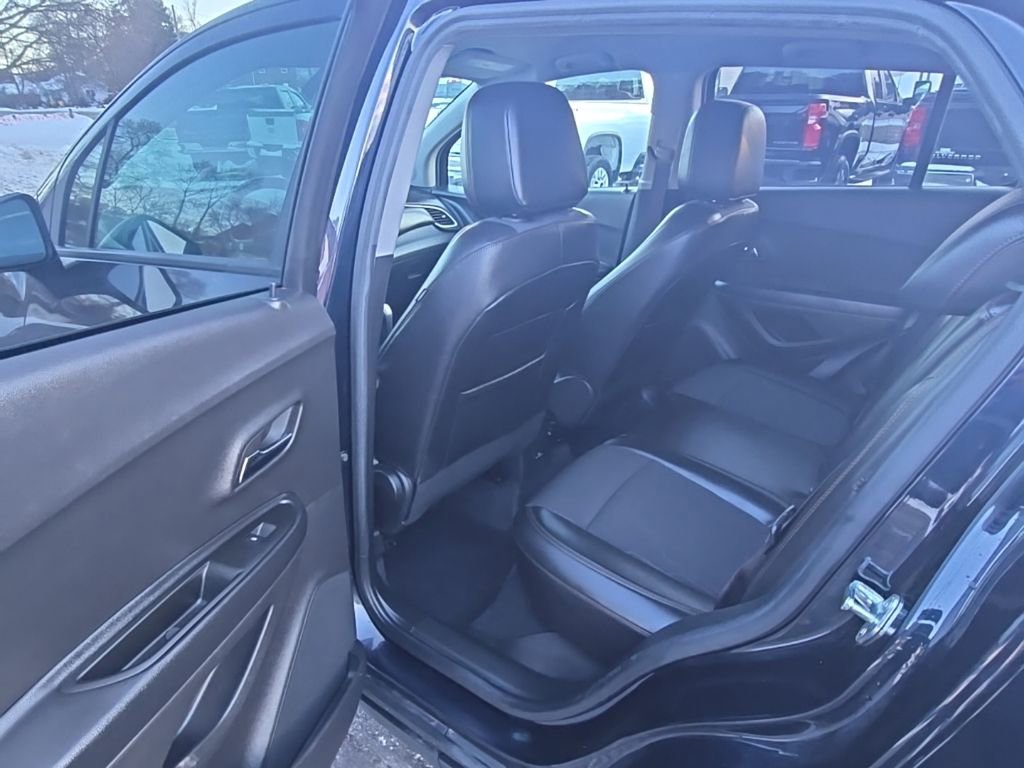 Certified 2022 Chevrolet Trax LT w/ LT Convenience Package image 13