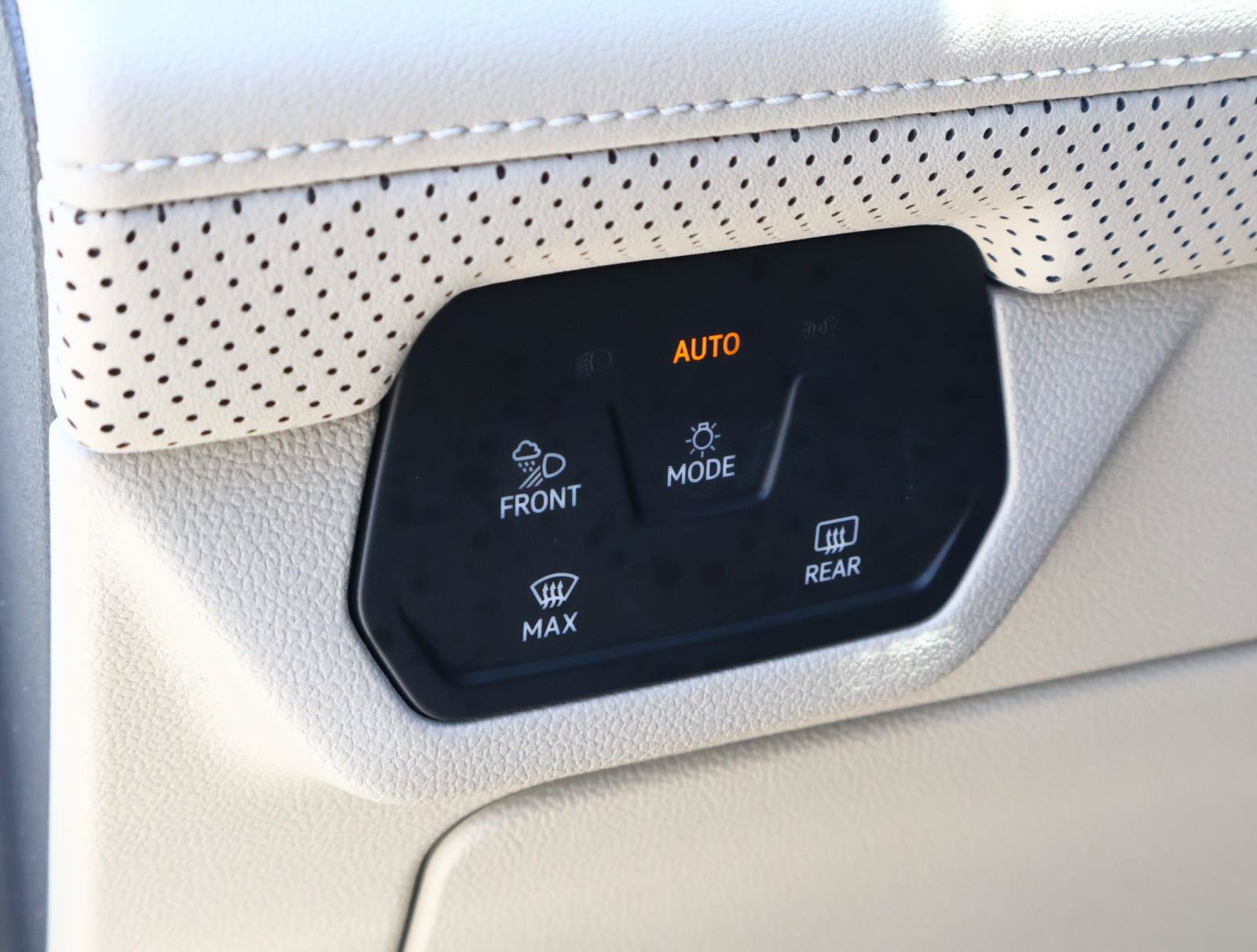 Used 2025 Volkswagen Atlas SE FWD image 23