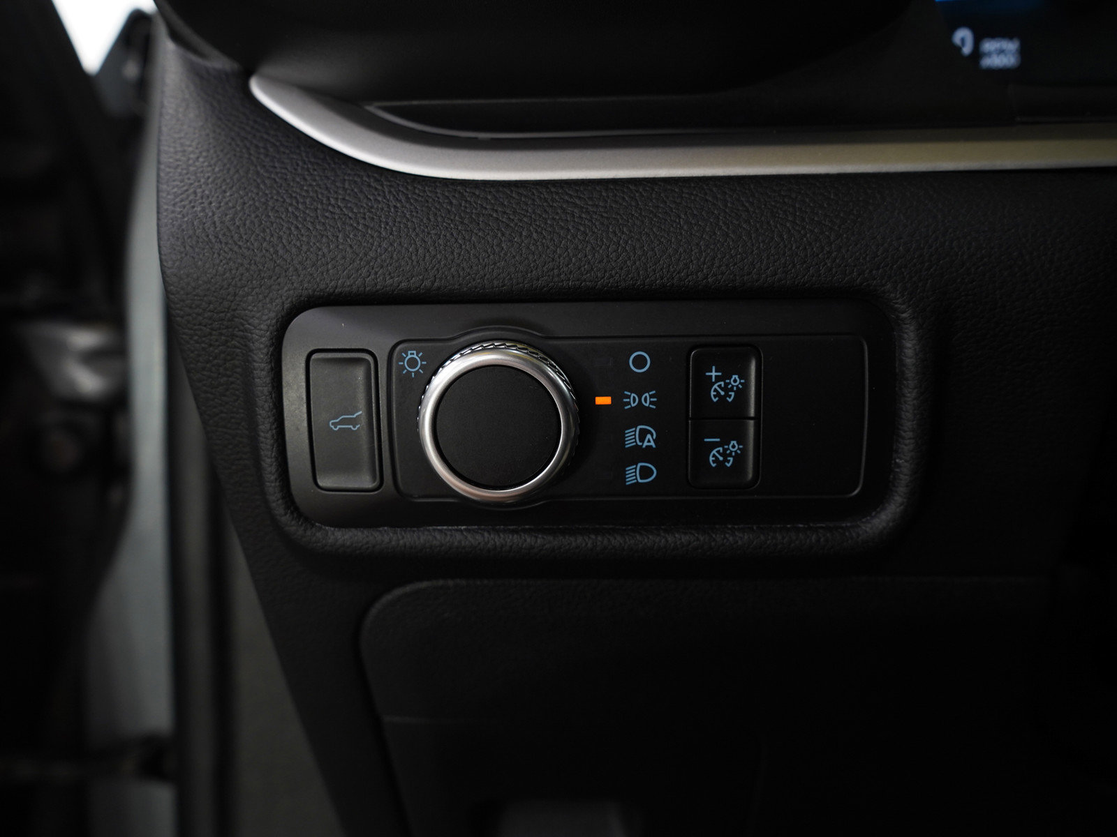 Used 2021 Ford Explorer XLT image 24