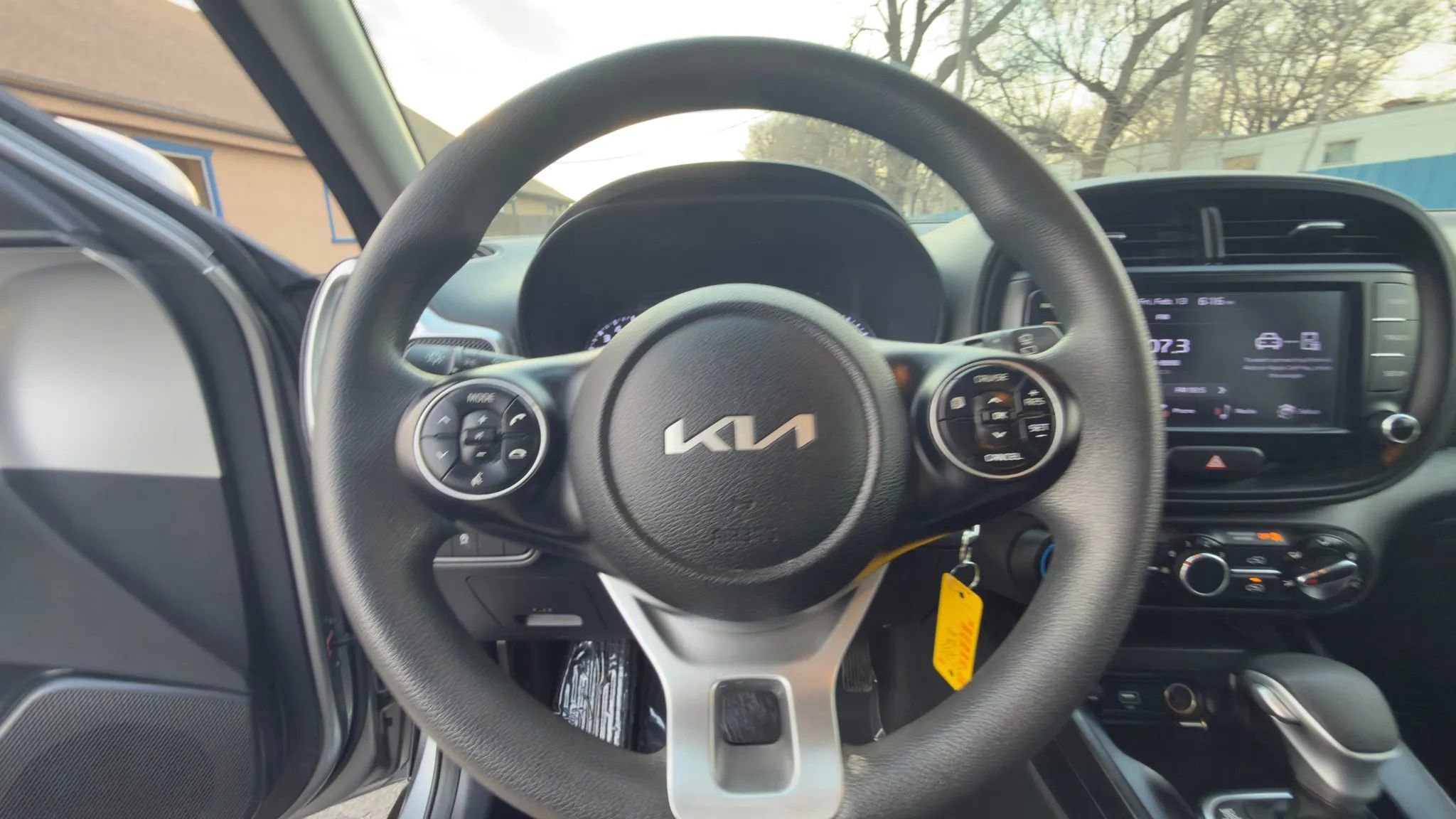 Used 2022 Kia Soul LX image 11