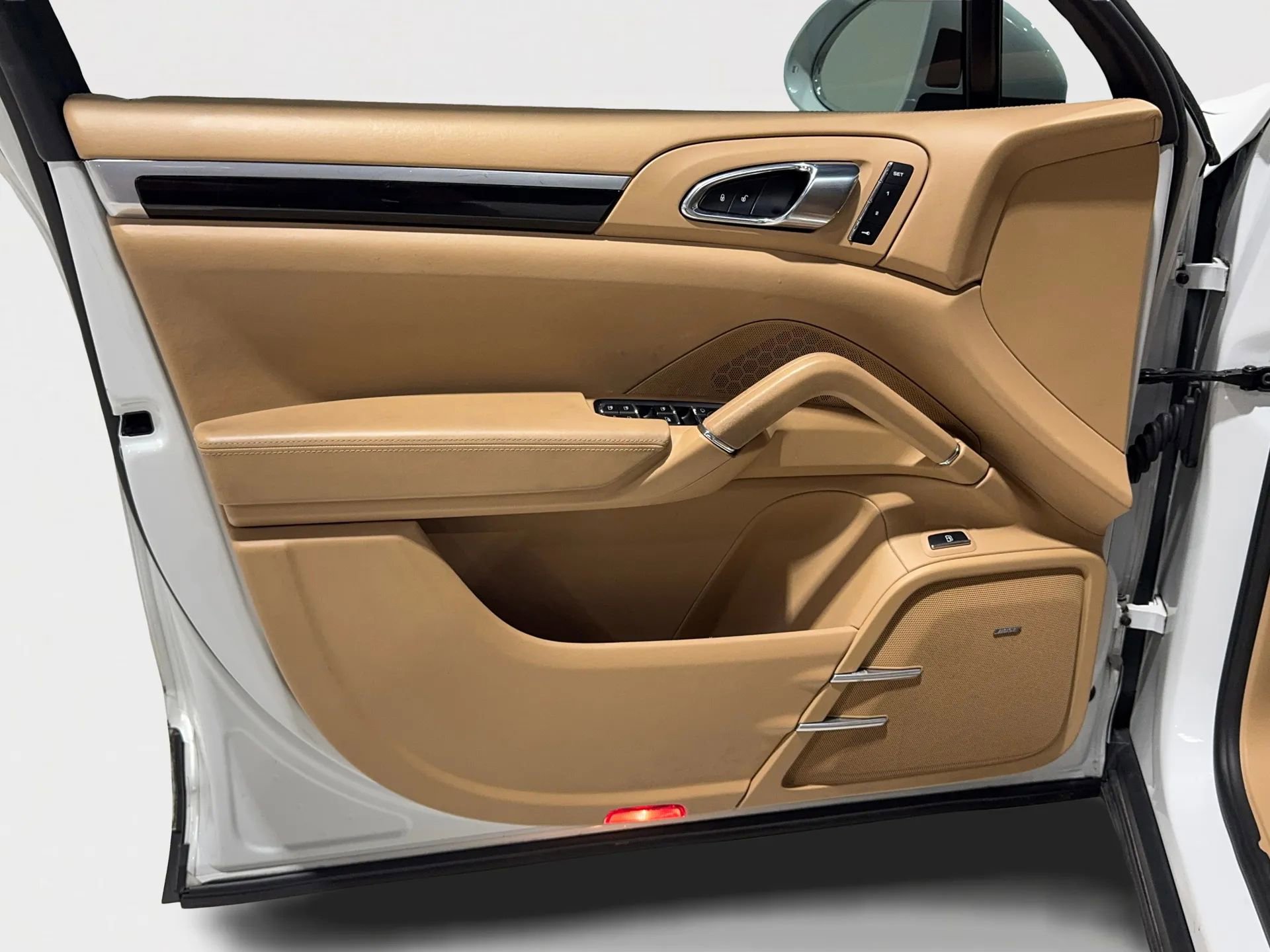 Used 2015 Porsche Cayenne S w/ Premium Package image 13