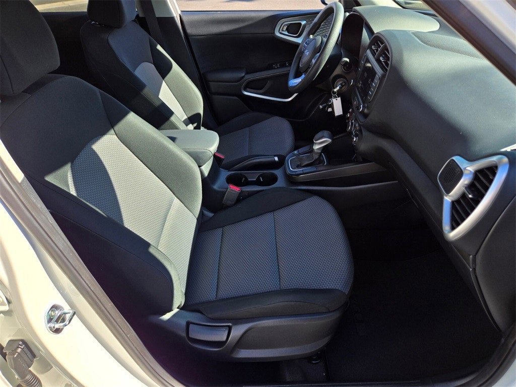 Used 2024 Kia Soul LX w/ Option Group 015 image 18