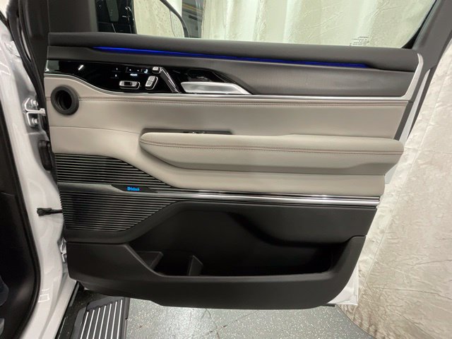 New 2026 Jeep Grand Wagoneer L Summit w/ Rear Seat Video Group I AWD/4WD image 22
