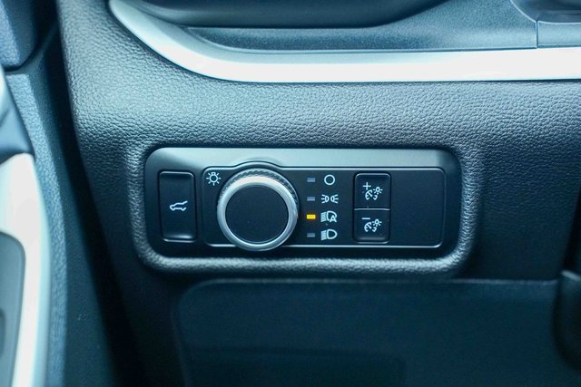 Used 2023 Ford Explorer XLT image 34