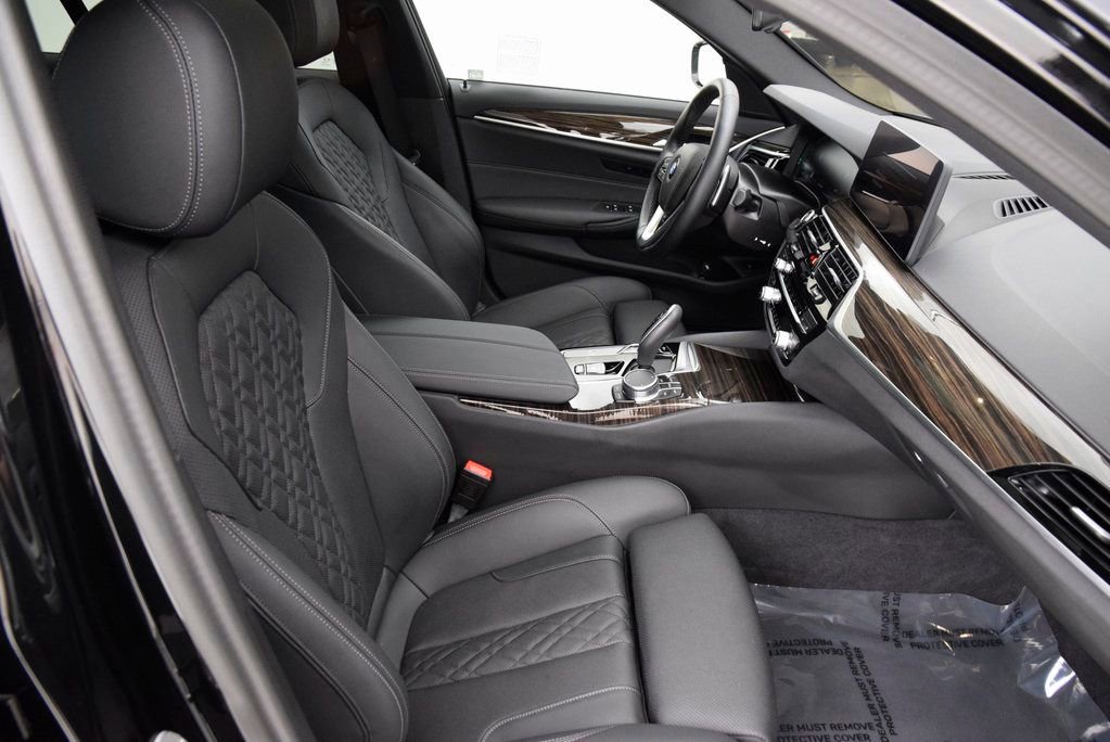 Used 2023 BMW 530i w/ Convenience Package image 16