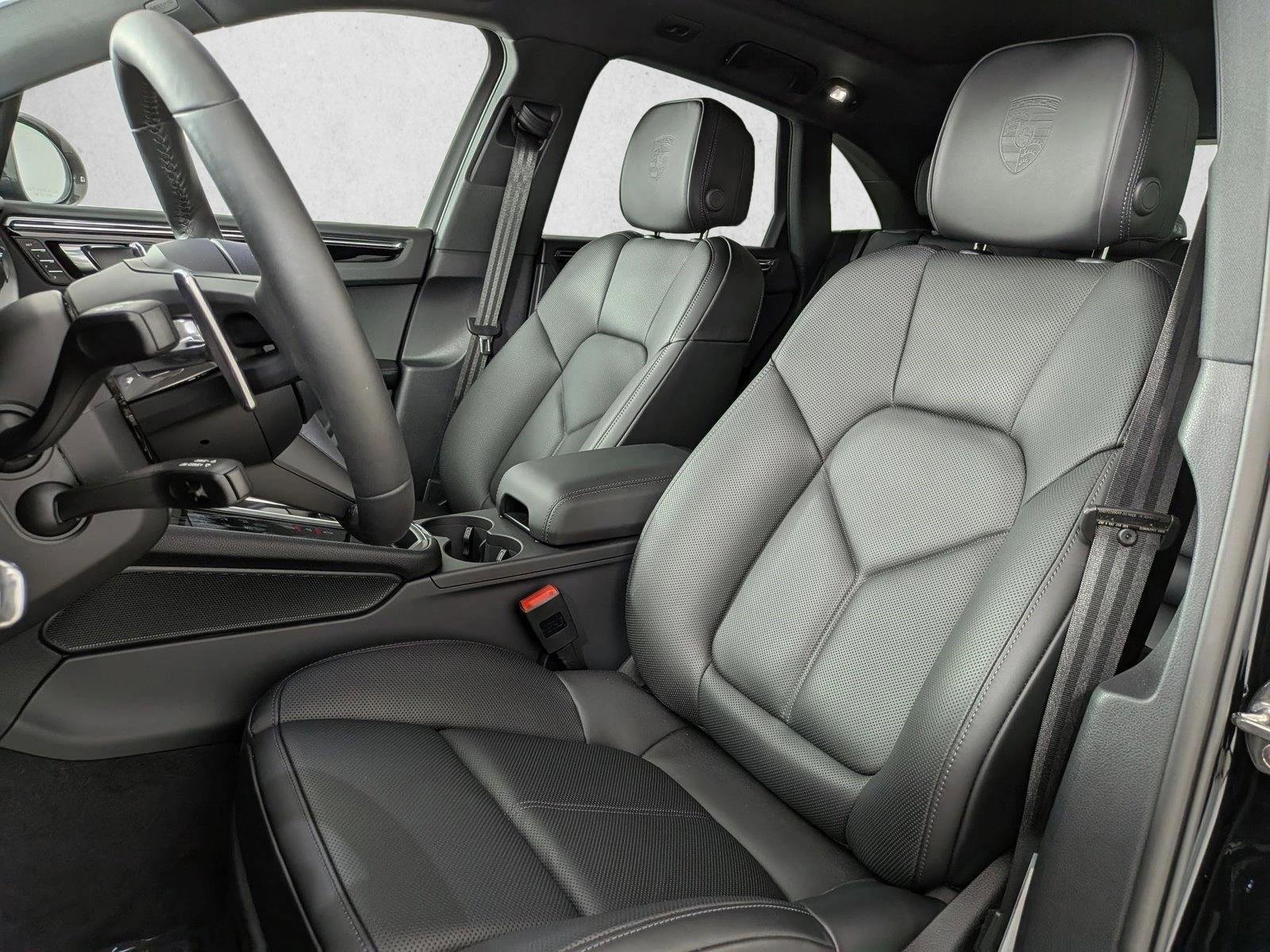 Used 2026 Porsche Macan AWD/4WD image 5