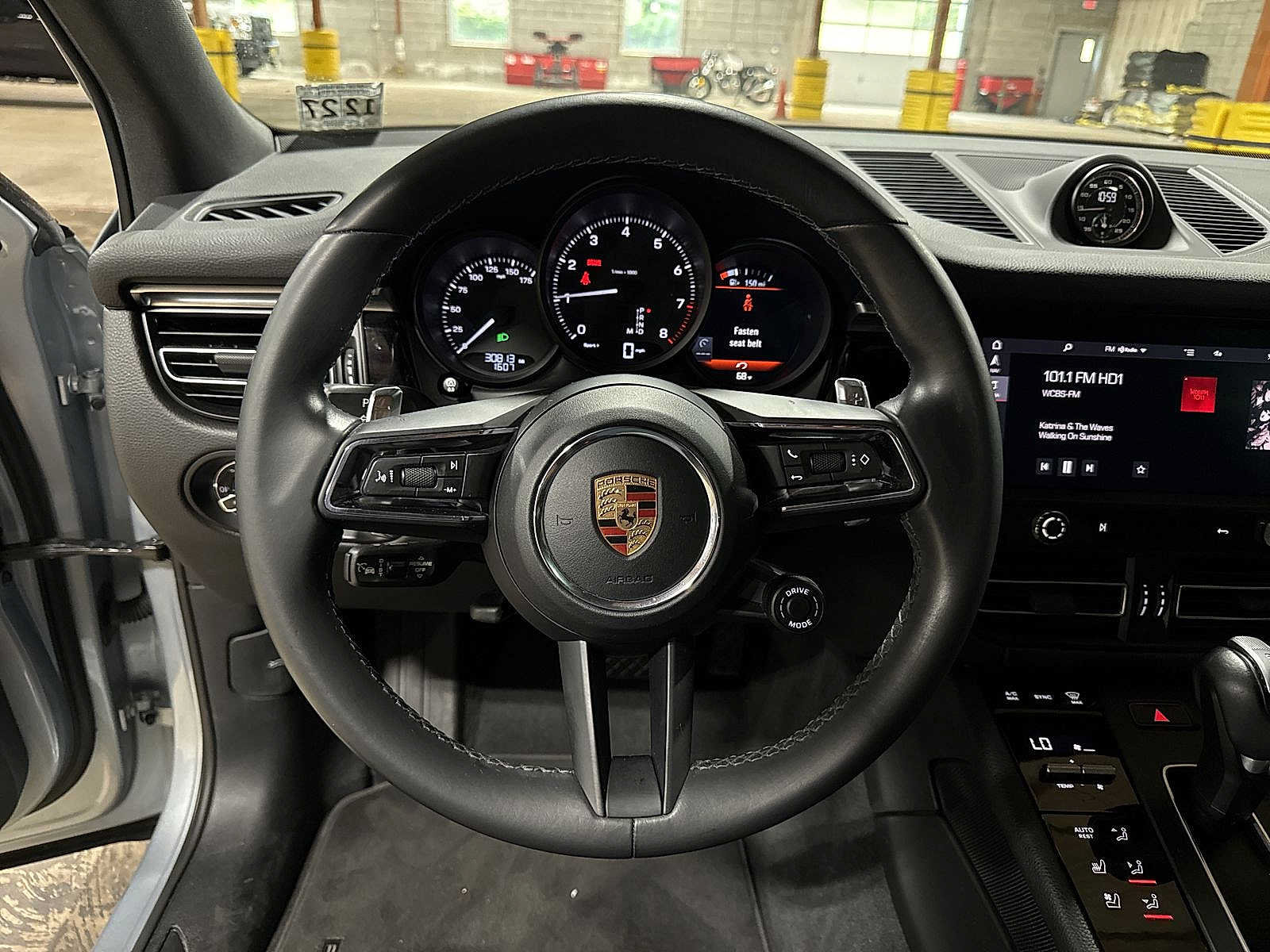 Used 2023 Porsche Macan Turbo AWD/4WD image 18