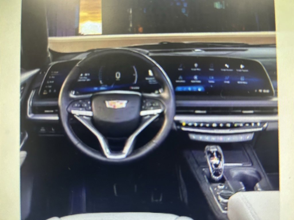 Used 2024 Cadillac XT4 Premium Luxury image 6
