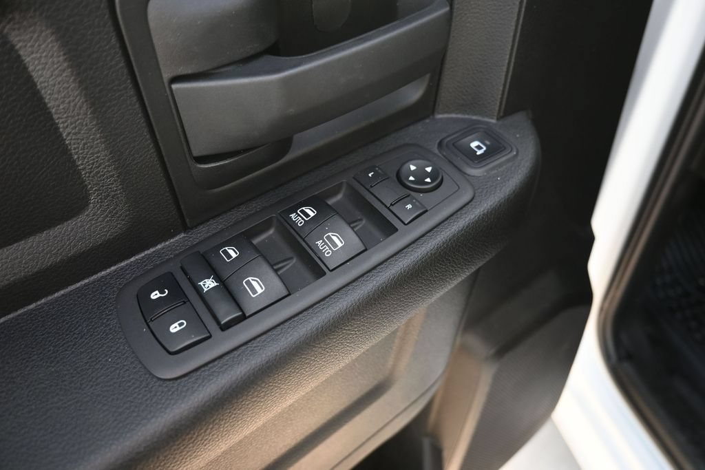 Used 2024 RAM 3500 Tradesman w/ Chrome Appearance Group AWD/4WD image 7