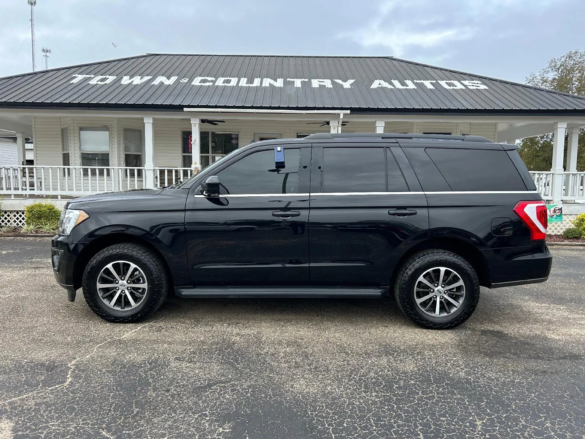 Used 2021 Ford Expedition XL image 2