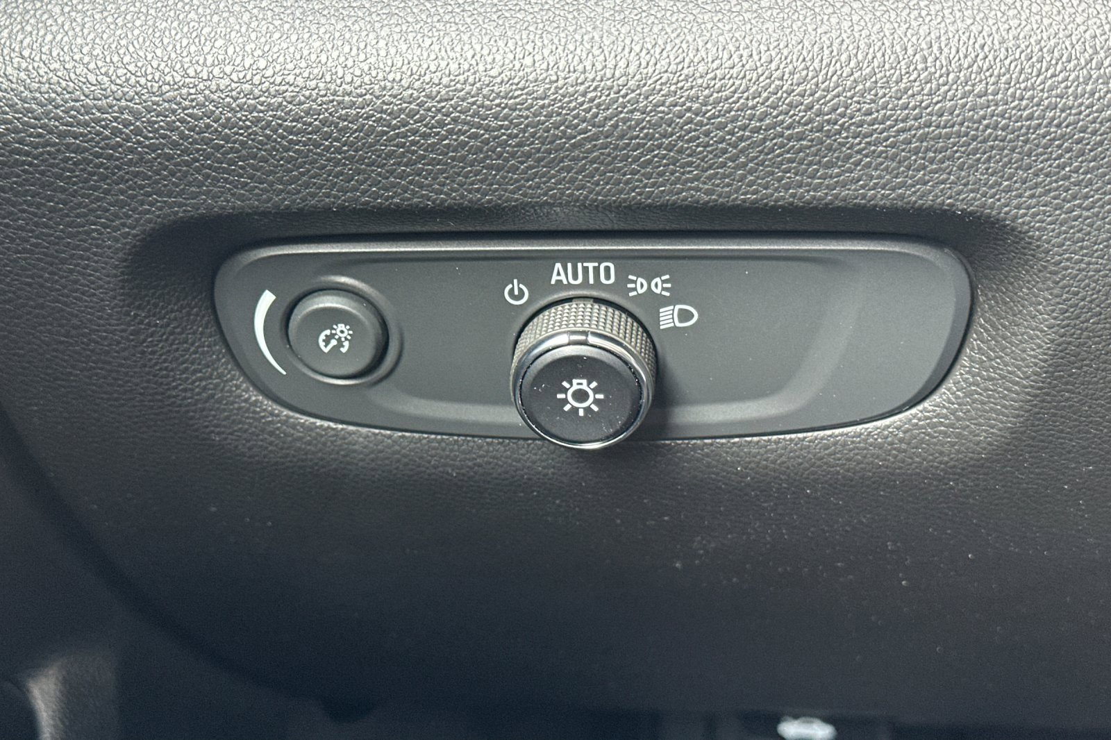 Used 2022 Chevrolet Traverse High Country w/ LPO, Floor Liner Package image 37