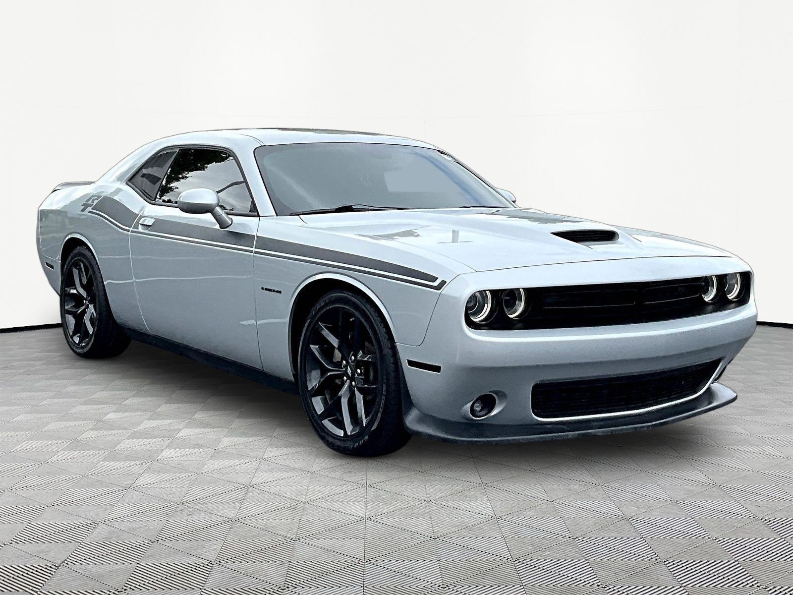 Used 2022 Dodge Challenger R/T w/ Blacktop Package RWD image 3