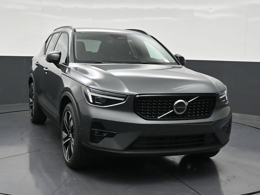 New 2026 Volvo XC40 B5 Plus w/ Climate Package AWD/4WD image 7