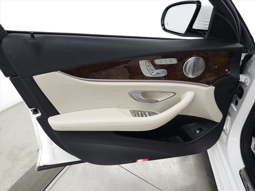 Used 2017 Mercedes-Benz E 300 4MATIC image 11