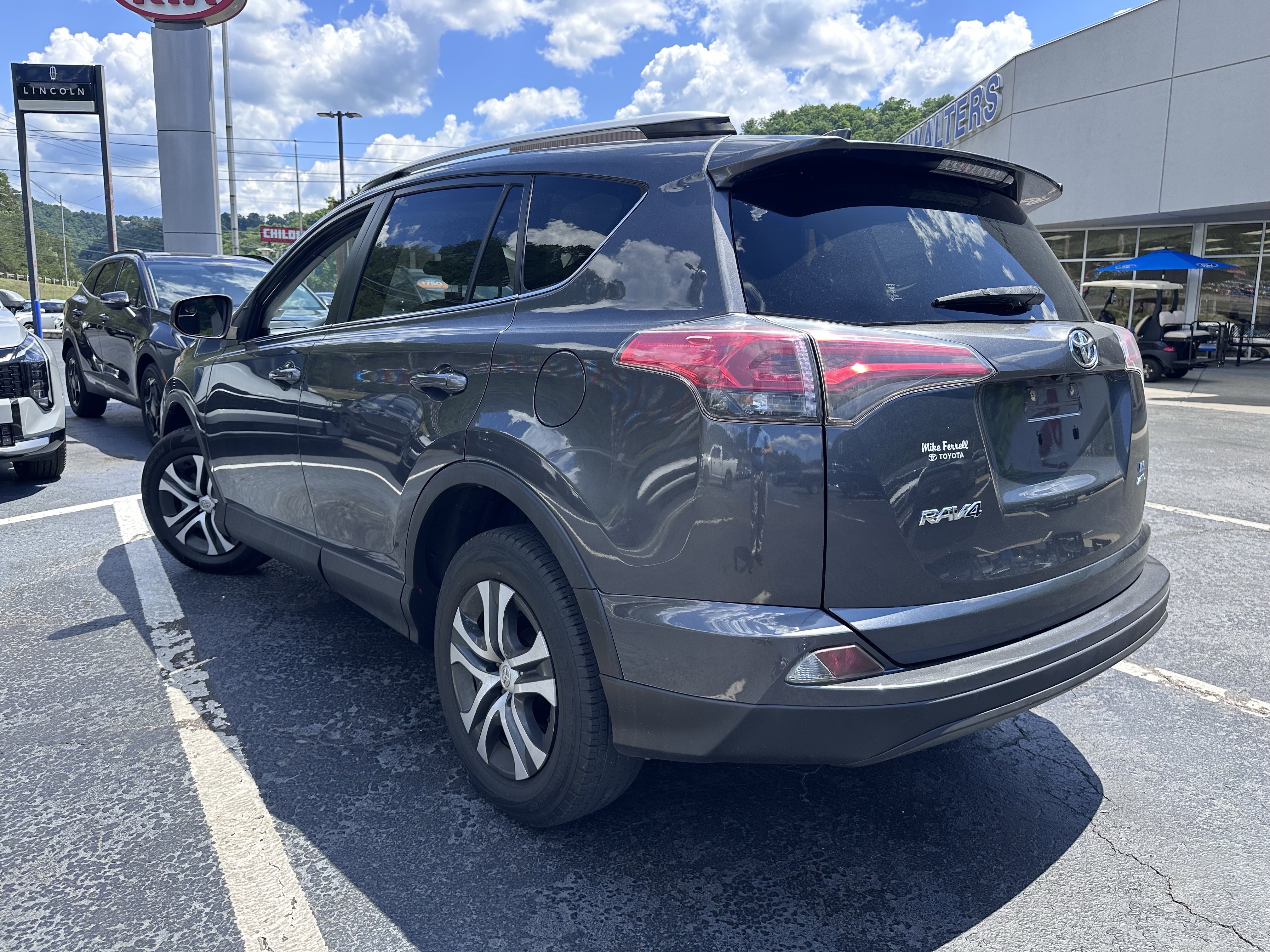 Used 2016 Toyota RAV4 LE AWD/4WD image 4