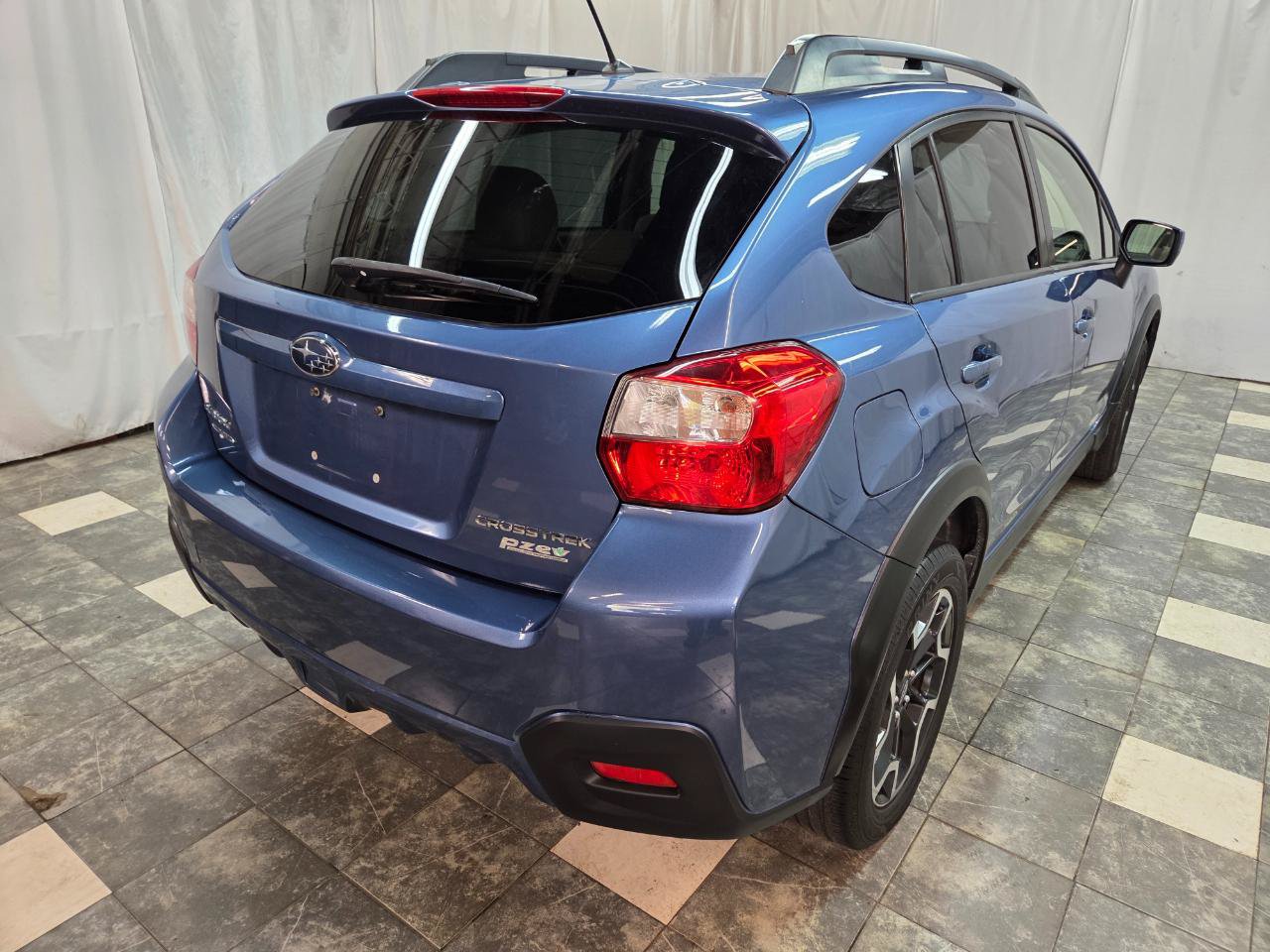 Used 2017 Subaru Crosstrek 2.0i Premium AWD/4WD image 5
