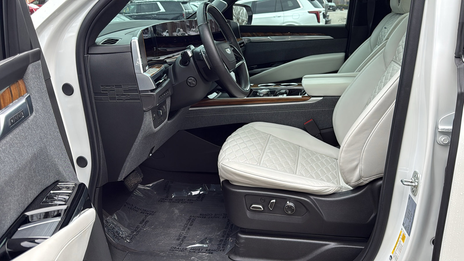 Used 2025 Cadillac Escalade Premium Luxury Platinum image 8