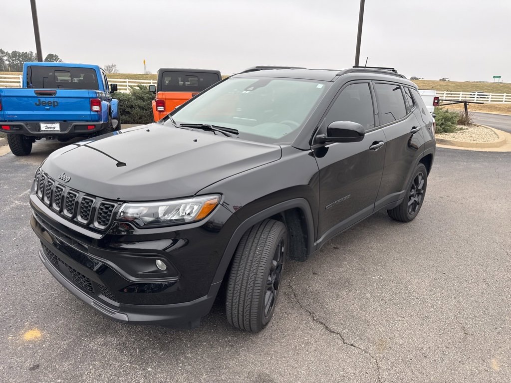 Used 2025 Jeep Compass Latitude w/ Altitude Special Edition image 6