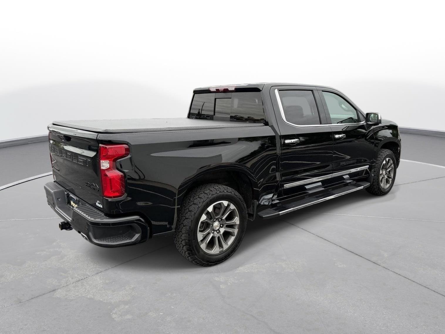 Used 2023 Chevrolet Silverado 1500 High Country w/ Technology Package AWD/4WD image 5